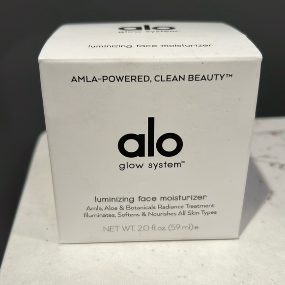 Alo Luminizing Facial Moisturizer - Picture 1 of 4